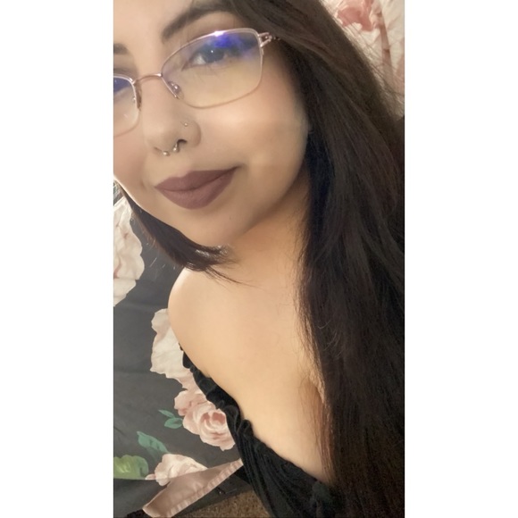 Meet your Posher, Kim - Picture 2 of 3